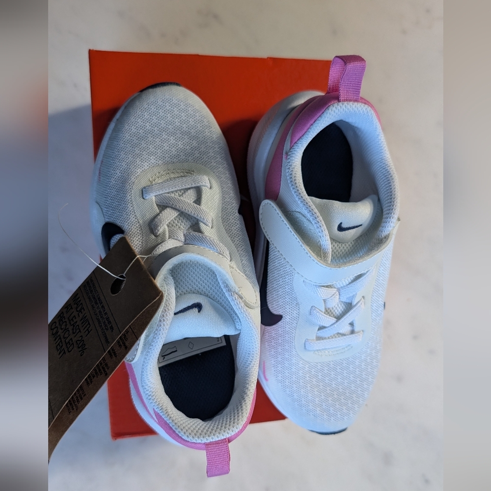 Nike Kids Revolution size 10 Pink and White - Picture 8 of 8